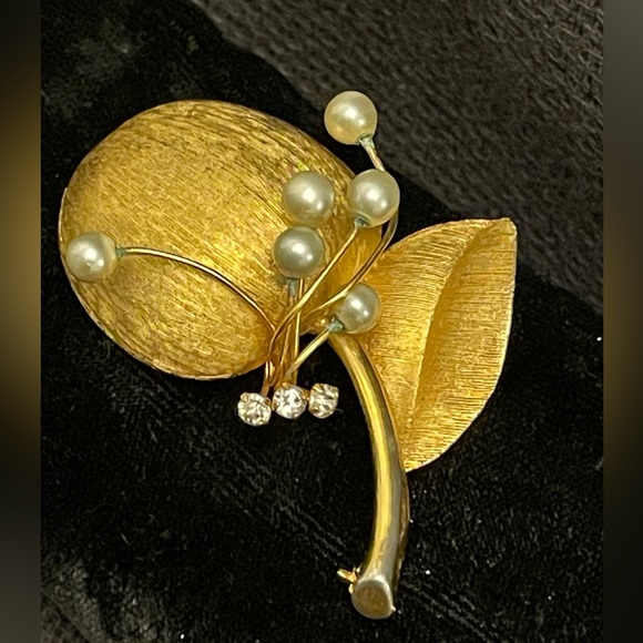 VINTAGE RICHELIEU GOLD TONE BROOCH/PIN APPLE WITH PEARLS & RHINESTONES! - Picture 4 of 9